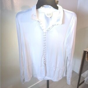 Second Female top long sleeve fabric covered buttons elevated LG GUC white top
